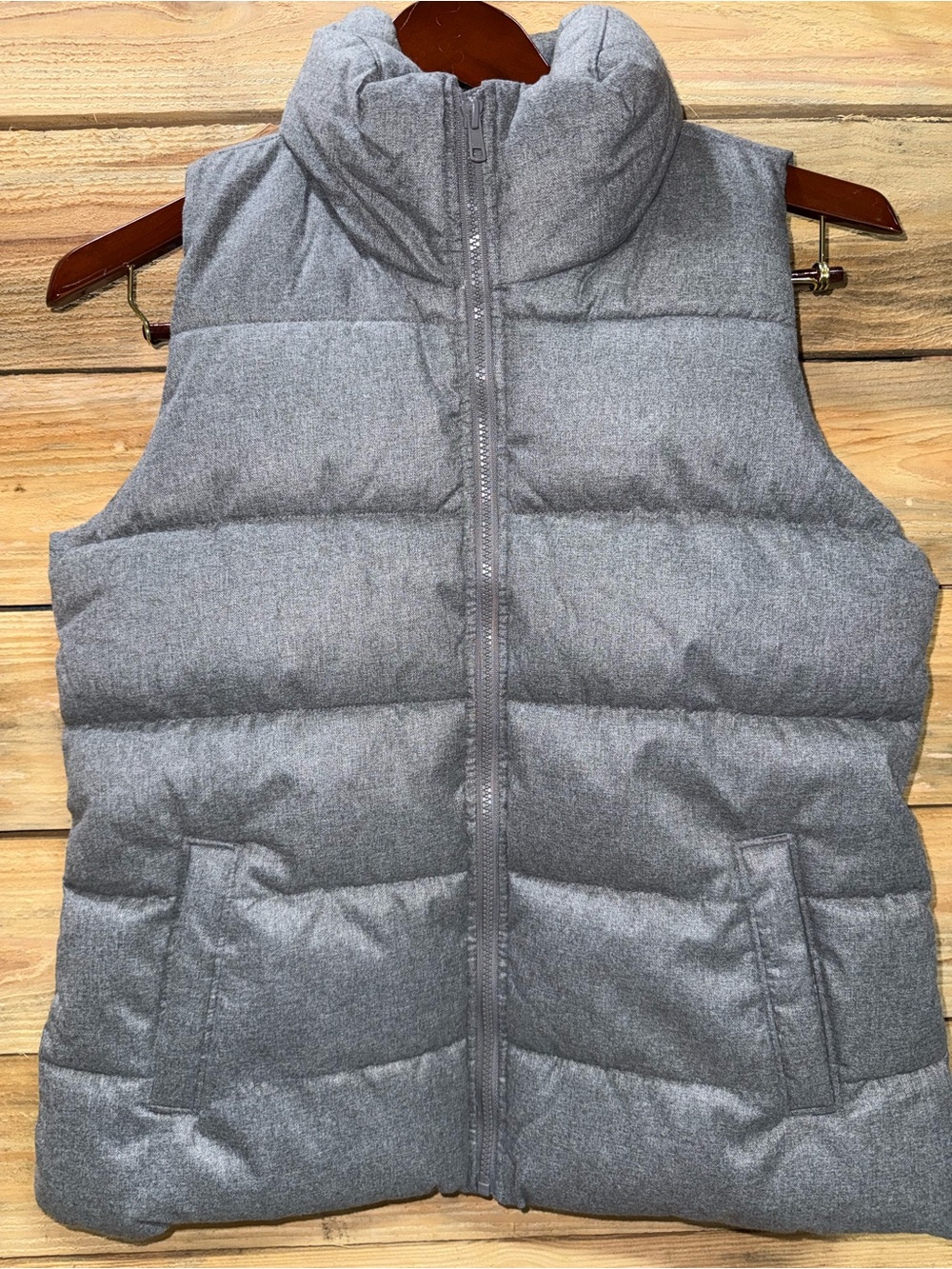 Old Navy Women’s Gray Quilted Puffer Vest, Medium